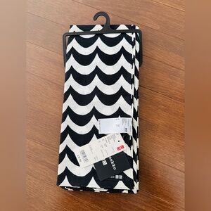 Brand New with tags - UNIQLO x Marimekko Laine Cotton Linen Stole Black White